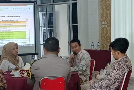 Ketua dan Anggota Bawaslu Sarolangun Mudrika, S.H.,M.H dan Aspriadi, S.SY dalam Acara Rakor Persiapan Penetapan Zona Kampanye Rapat Umum, Kamis (18 Januari 2024). Doc. Humas Bawaslu