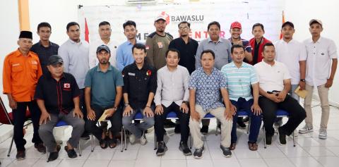 Kegiatan Rapat Persiapan Pelatihan Saksi di Kantor Bawaslu Sarolangun, Sabtu, (20/01/2024).